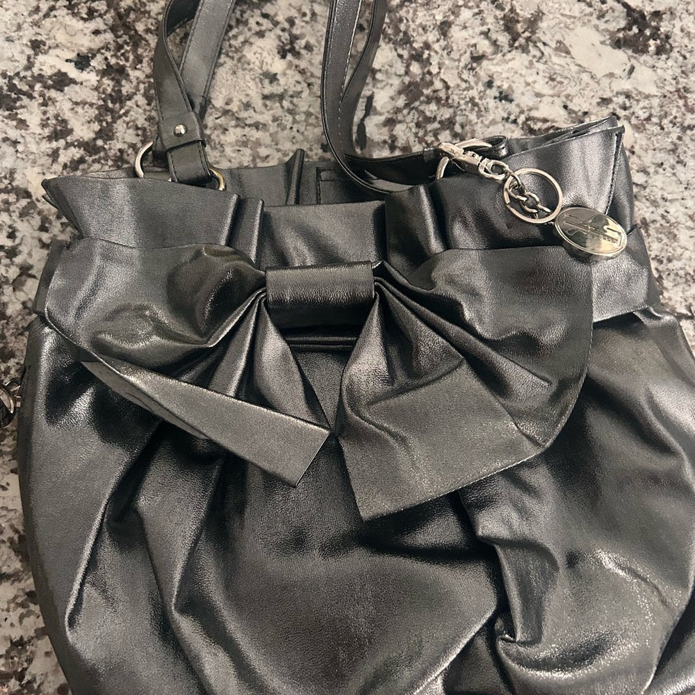 Elle Silver Metallic Bow Purse - Picture 6 of 6